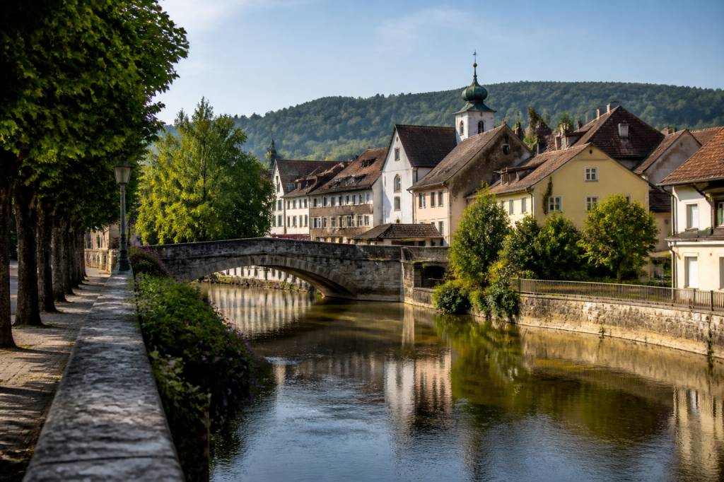 Quelle est la plus belle ville du Jura suisse ? guide pour comparer Delémont, Porrentruy et Saint-Ursanne